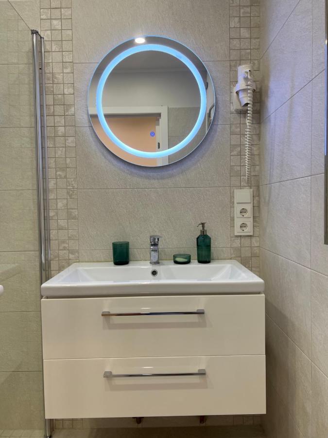 Bell Tower Apartment Плунге Екстериор снимка